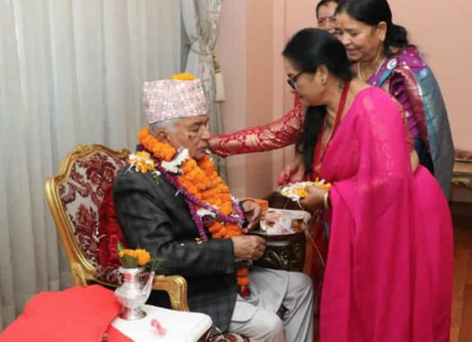 Image of राष्ट्रपति पौडेलले शुभसाइतमा भाइटीका ग्रहण गर्दै दिदीबहिनीलाई धन्यवाद ज्ञापन